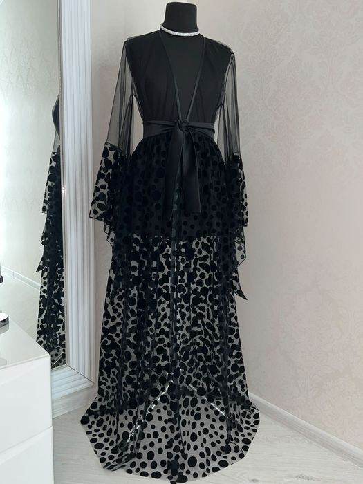 Халат -пеньюар ,а так же можно использовать как тунику на пляже ,сшит  на зака