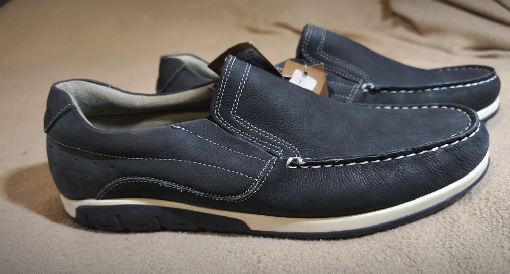 Sapatos novos em couro /pele natural de qualidade Premium
N 45.5-46
Pr