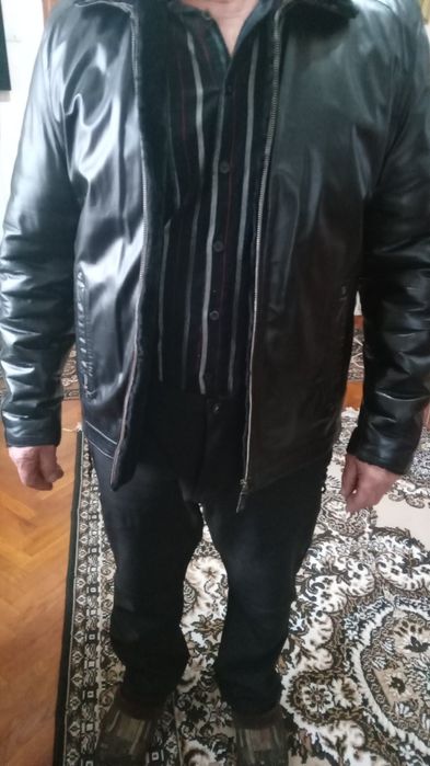 Чоловіча шкіряна куртка на хутрі