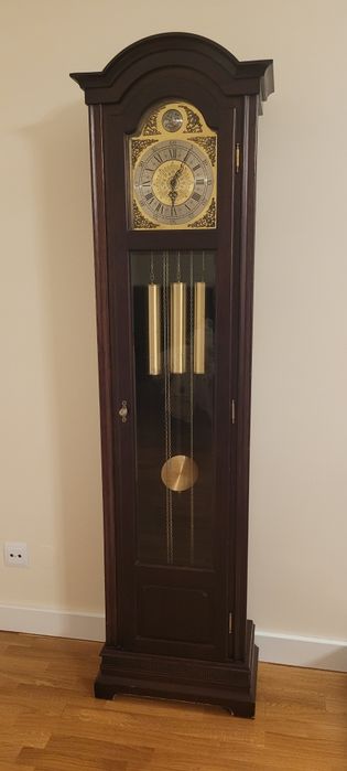 Relógio de pé marca Tempus Fugit