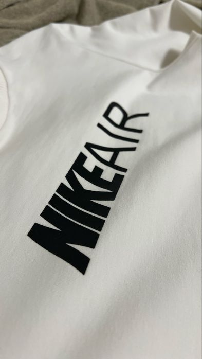 Продам білий світшот від бренду Nike розмір x-164.     БУ