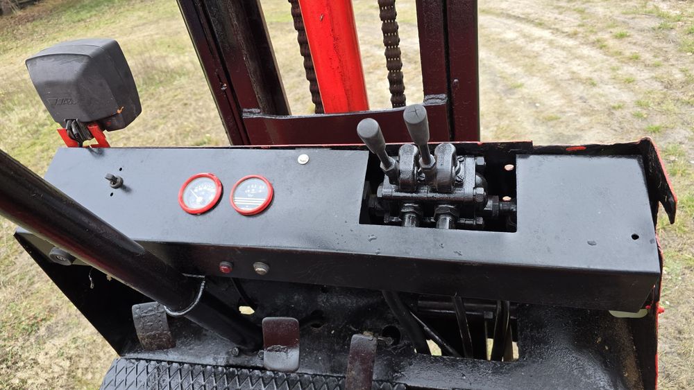 Wózek widłowy silnik Perkinsa