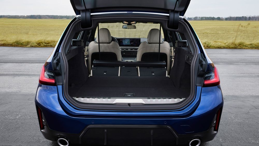 Otwarty bagażnik w BMW Seria 3 Kombi