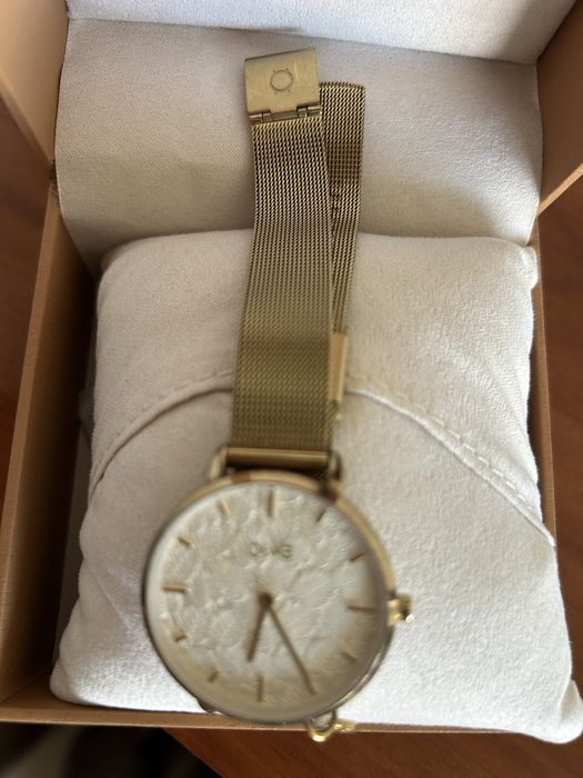 Relogio dourado One Leaf