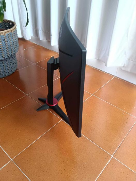 Monitor gaming AOC Curvo 27 polegadas