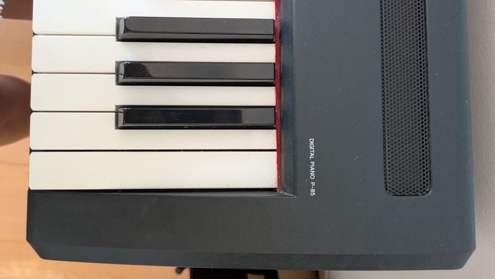 Piano  Yamaha  P-85