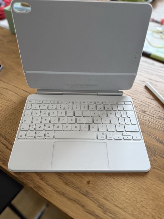 Tablet Aplle iPad Air 11 M3 ! Z Magic Keybord i rysikiem w zestwie