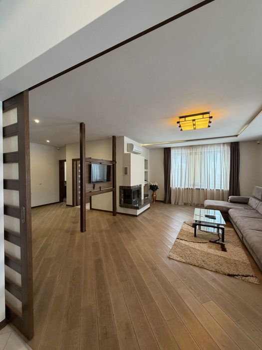 Оренда окремого будинку з власним садом!