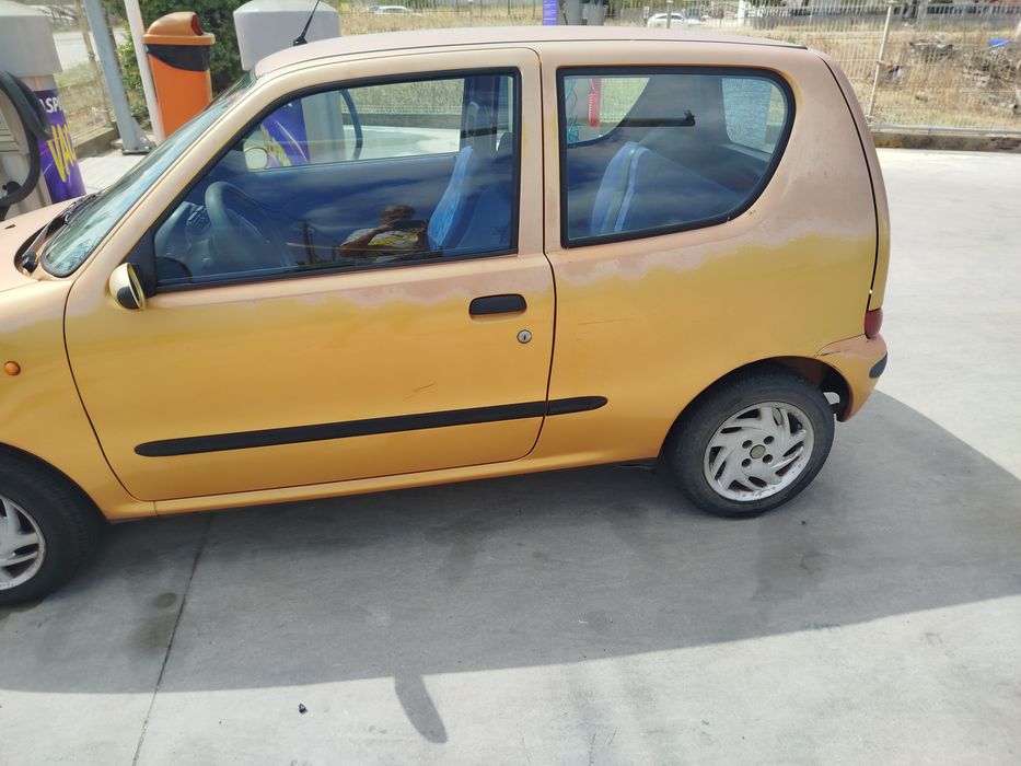 Carro Fiat seiscentos