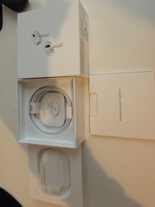 Airpods Pro 2 z etui ladujacym USB-C - stan BDB+