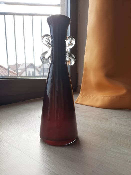 Wazon szklany, Tarnowiec (motylek), czarno-burgundowy