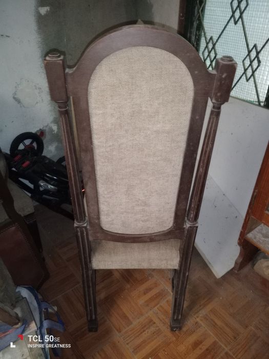 Várias cadeiras antigas algumas a precisar de restauro.10€ cada uma.