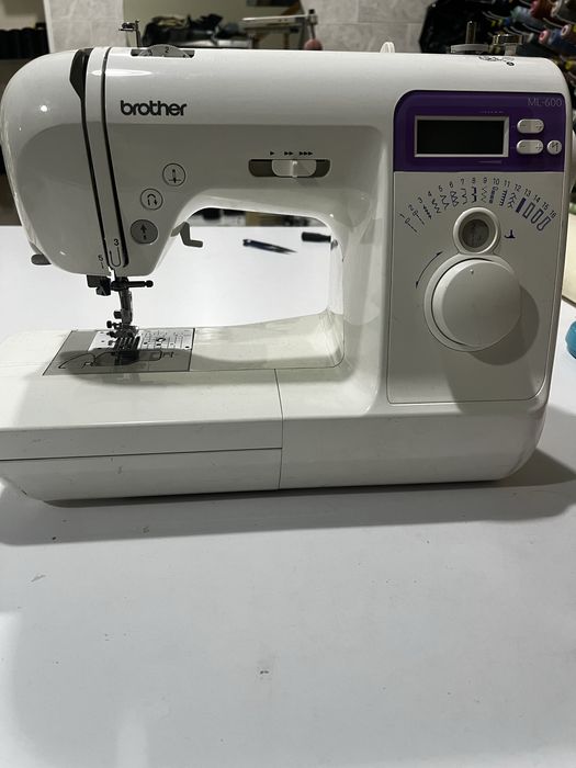 Швейная машина Brother M-600.