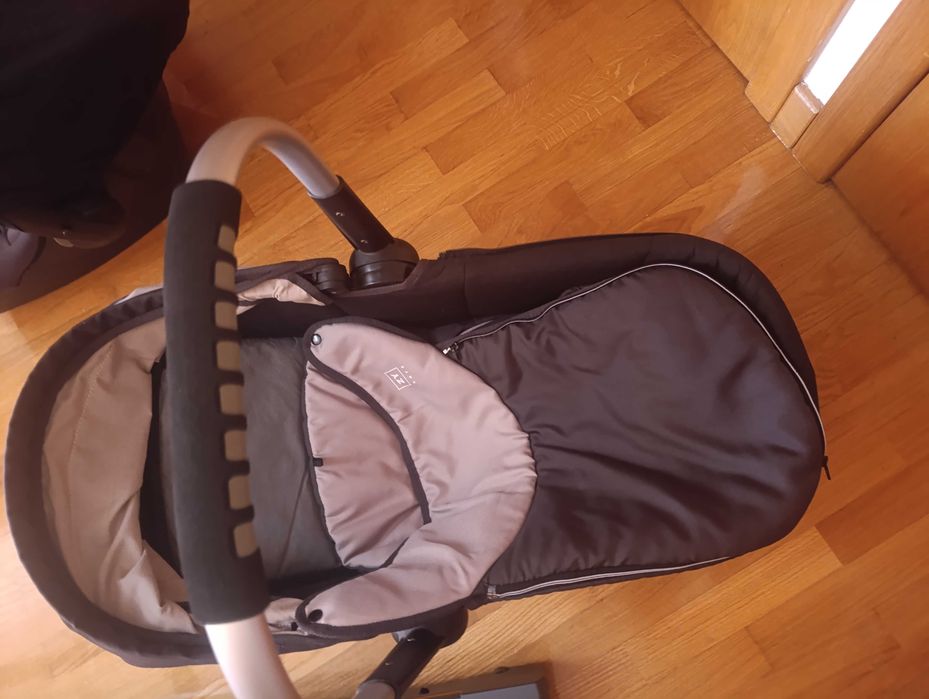 Trio: carro + alcofa + ovo