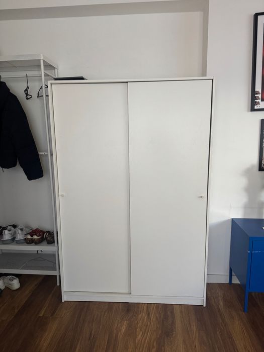 Biała szafa drzwi przesuwne