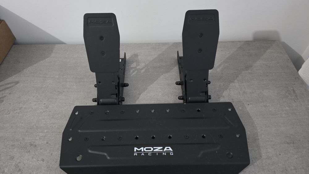 Base Moza R5 + Pedais