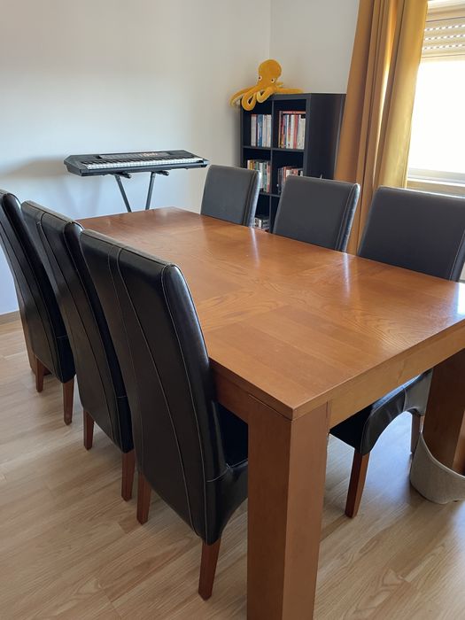 Mesa madeira com 6 cadeiras