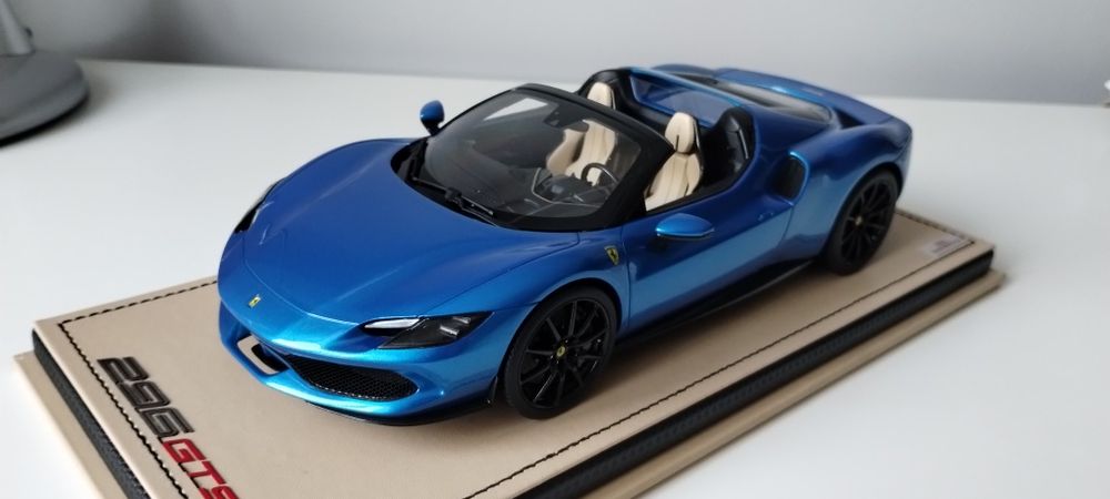 Modèle réduit Ferrari 296 Gts Blu Corsa 1/43 | Looksmart