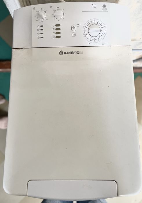 Вертикальна (стиральна ) пральна машина ariston самовивоз Дніпро бу