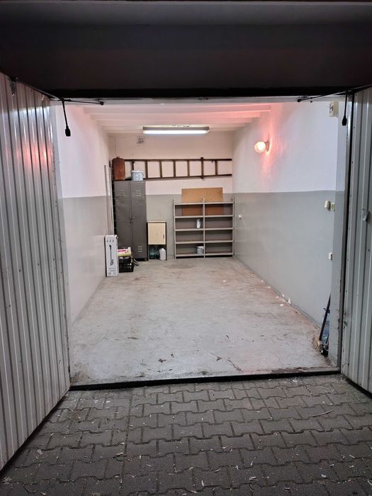 Garaż murowany z prądem