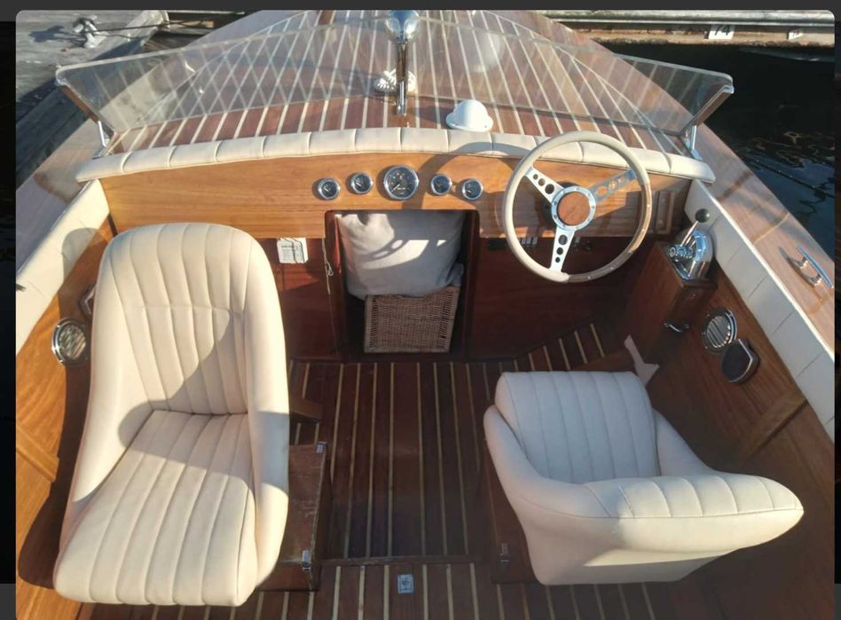 Barco de fibra e madeira motor Volvo Penta V6
