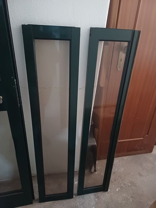 Porta de aluminio com vidro  e janelas