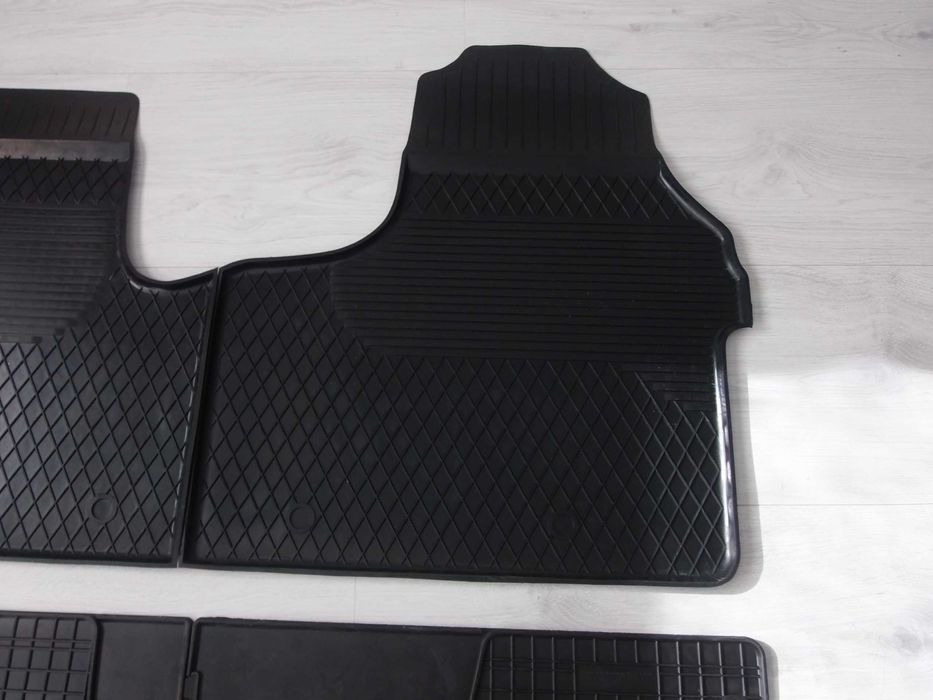 Dywaniki Gumowe Korytkowe Opel Vivaro Renault Trafic Rok 2014 i młodsz