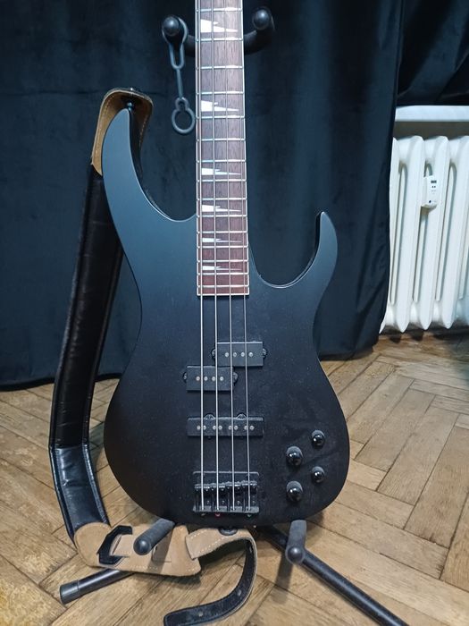 Gitara basowa ibanez rgb300-bkf po lutniku