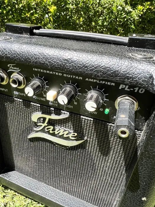 Coluna de som preta da Fame