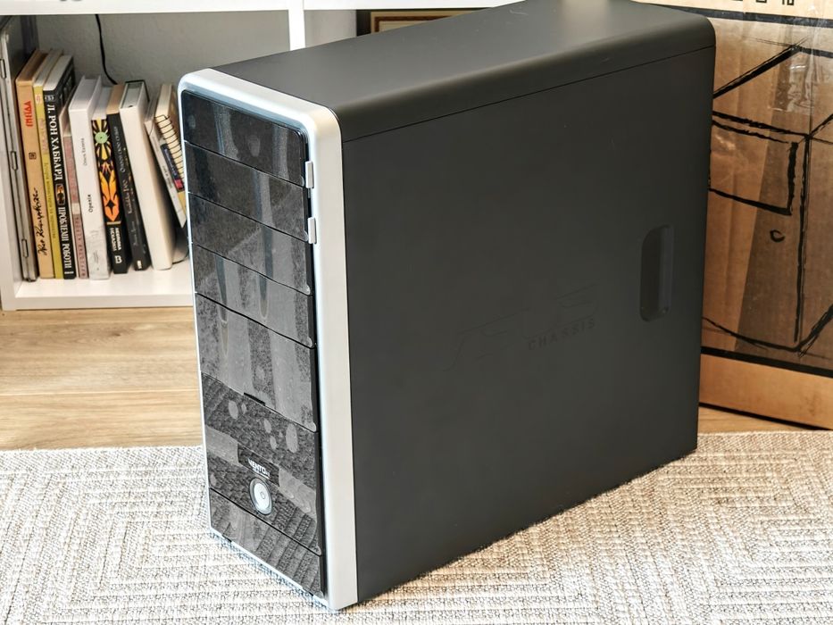 Раритет! Абсолютно новий корпус Asus із 2000-х