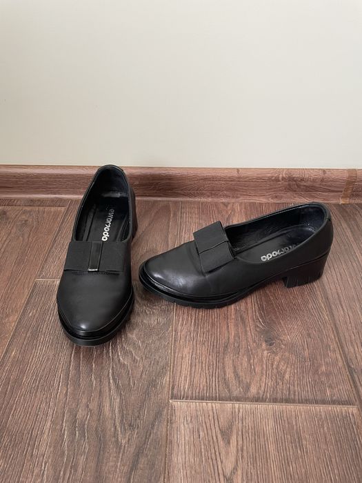 Чорні туфлі натуральна шкіра