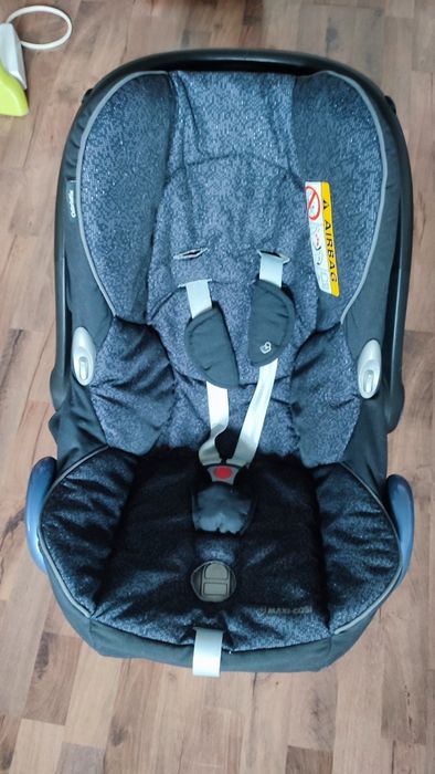 дитяче автокрісло Maxi-Cosi зі станцією