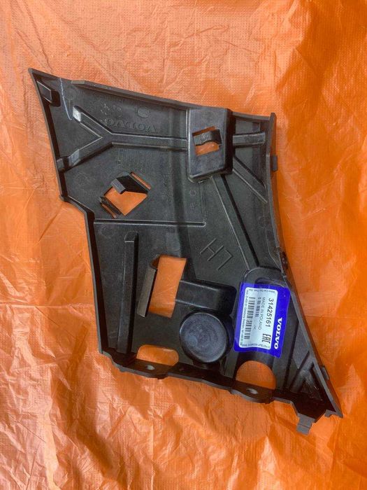 Кронштейн крыла левый Вольво Volvo xc60 31425161