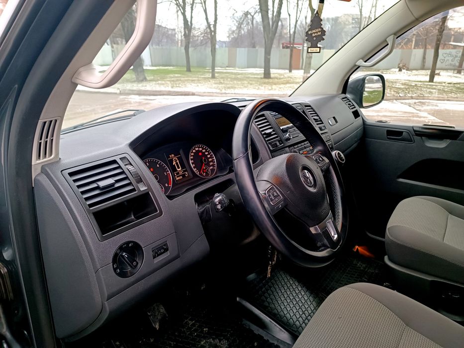 Volkswagen Caravelle 2.0 TDi (140) 6 ст  Voyage Maxi .