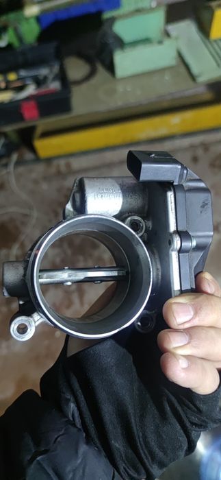 Продам дроссельную заслонку VW T5 и топливную магистраль (обратку)