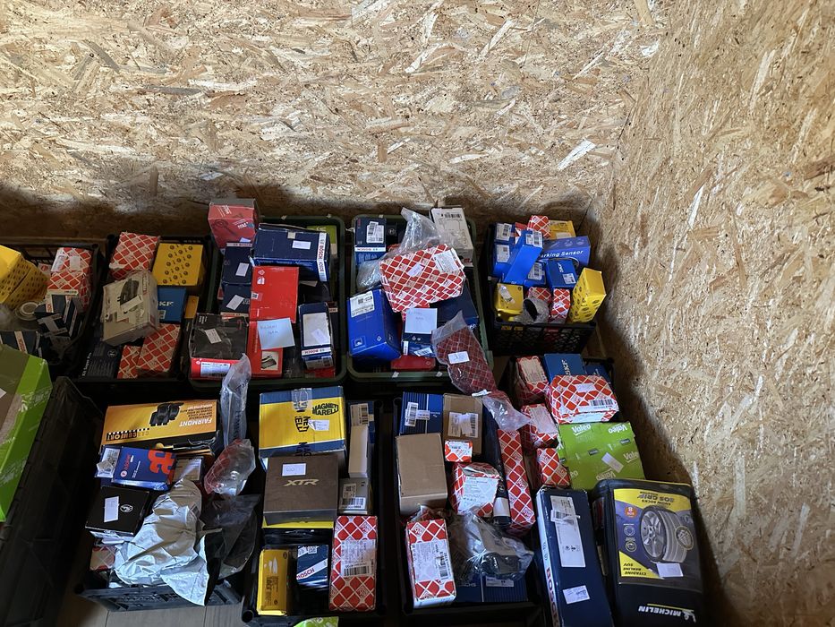 Czesci samochodowe 300 sztuk