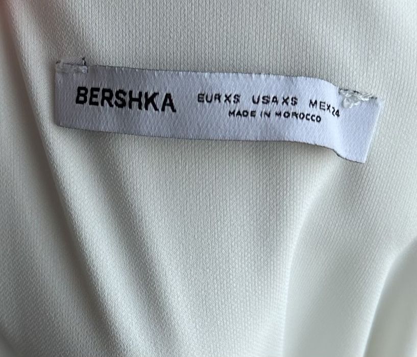 Bershka Sukienka w kolorze Ecru