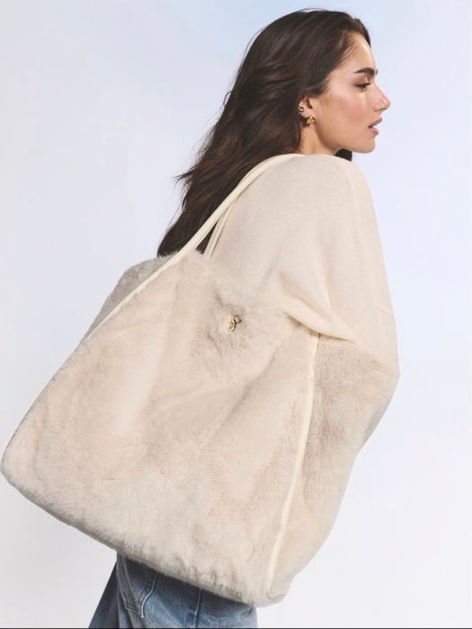 Сумка зі штучного хутра Victorias Secret