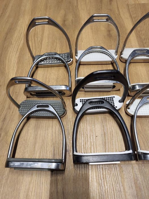 Strzemiona metalowe, białe, czarne, srebrne,