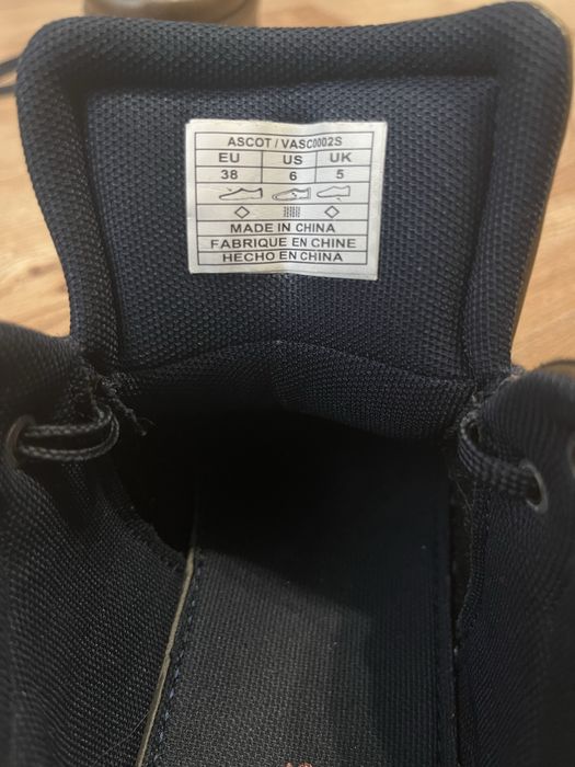 Демисезонные ботинки Levis размер 38