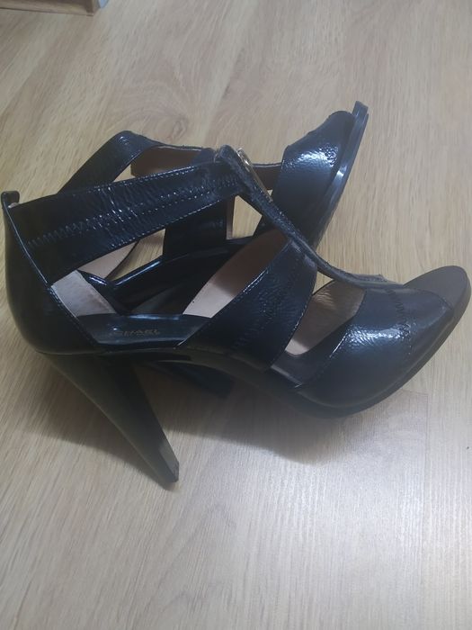 Жіночі босоніжки