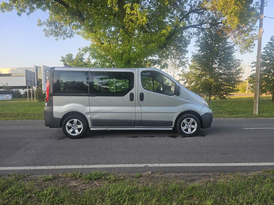 Sprzedam Renault Trafic 9-cio osobowy