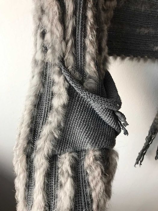 Szary szal kamizelka z futra z królików Phanie Mode ponczo peleryna