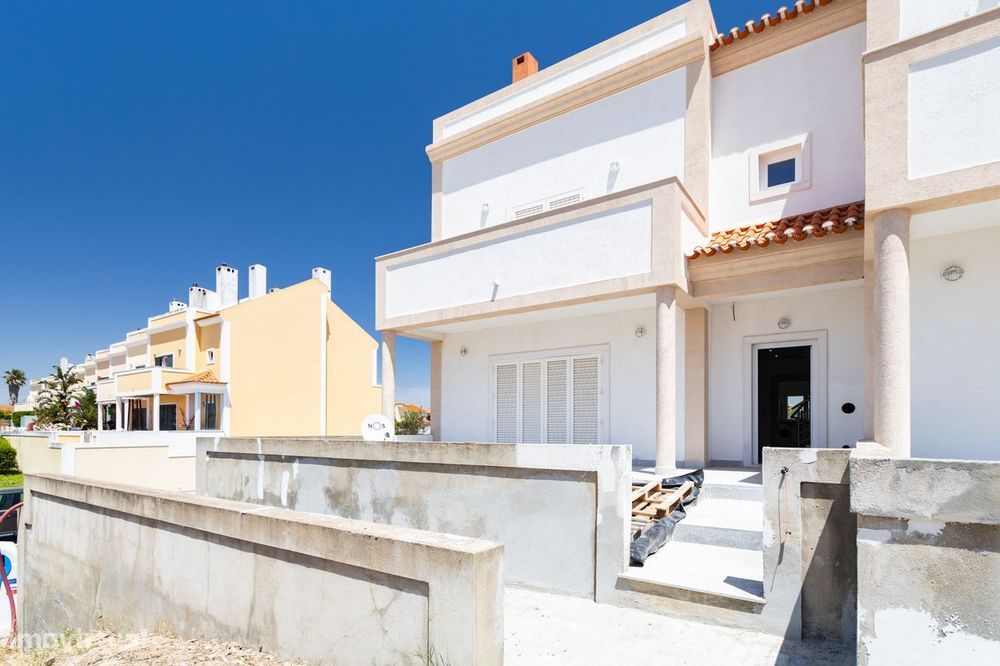 Newly Built T3 Detached House with Double Garage, Attic, and Terrace