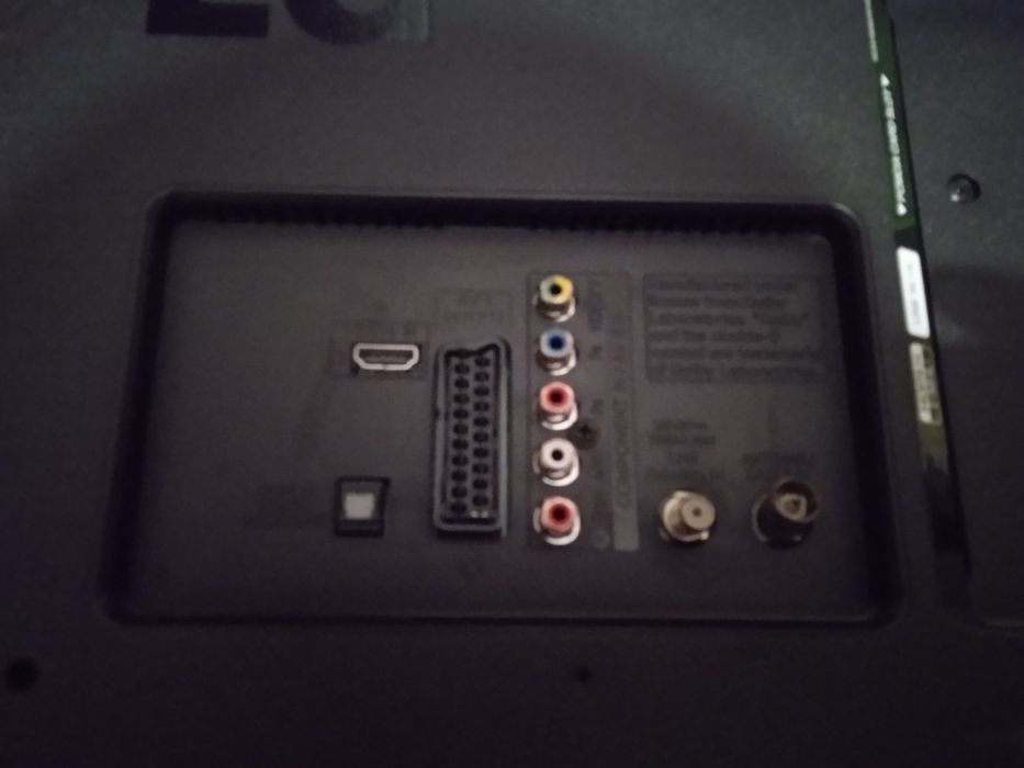 Телевізор LG з розбитою матріцею