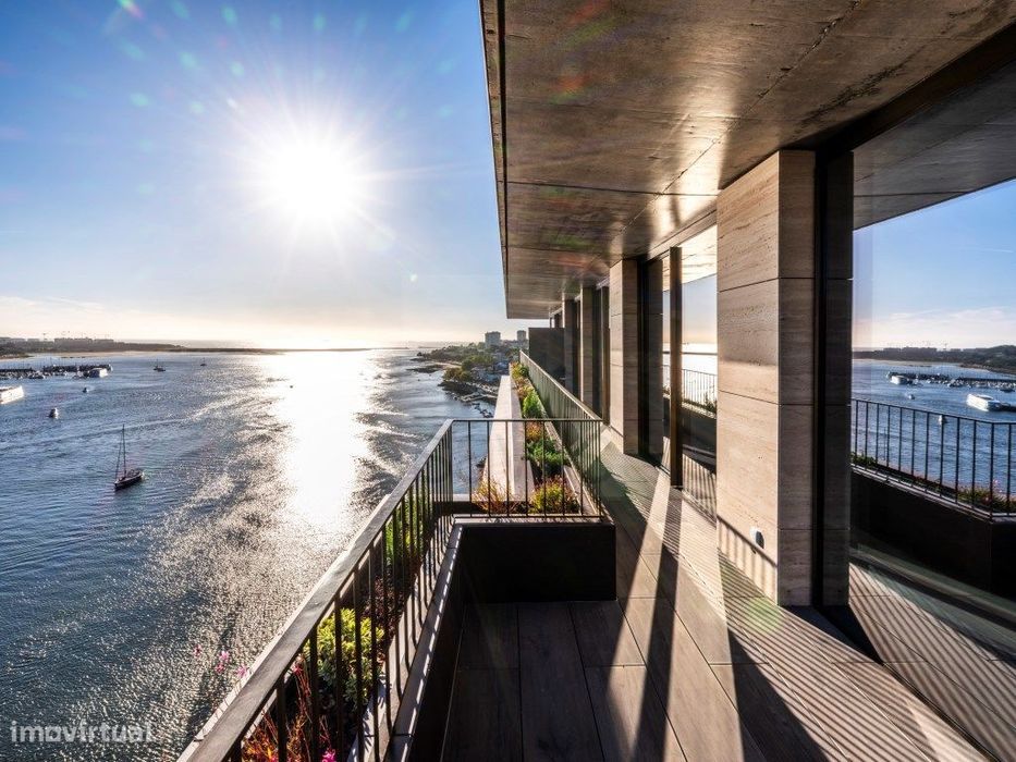 Luxury 3-Bedroom Apartment with Breathtaking Views – Porto