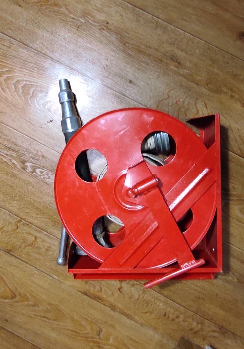 Кассета с барабанном для пожарного рукава и пожарный металлический ств