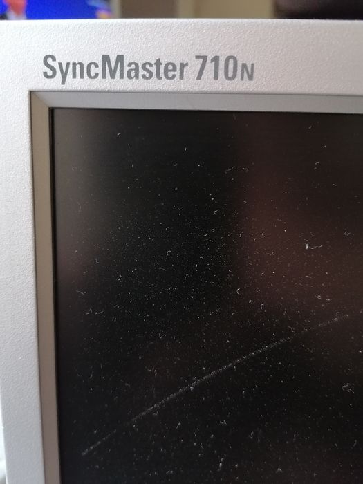 Монітор samsung 710 в доброму стані не зашурганий працював дуже мало