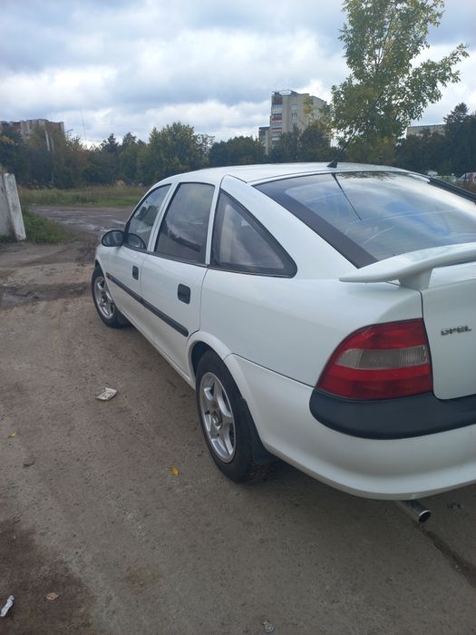 Opel vectra b 1.6 бензин