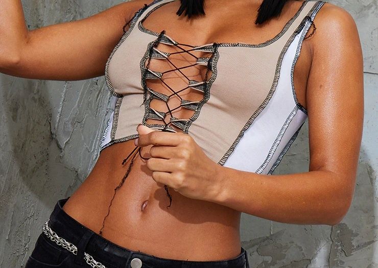 Pretty Little Things bluzka koszulka crop top sznurki XS 34 sznurowany